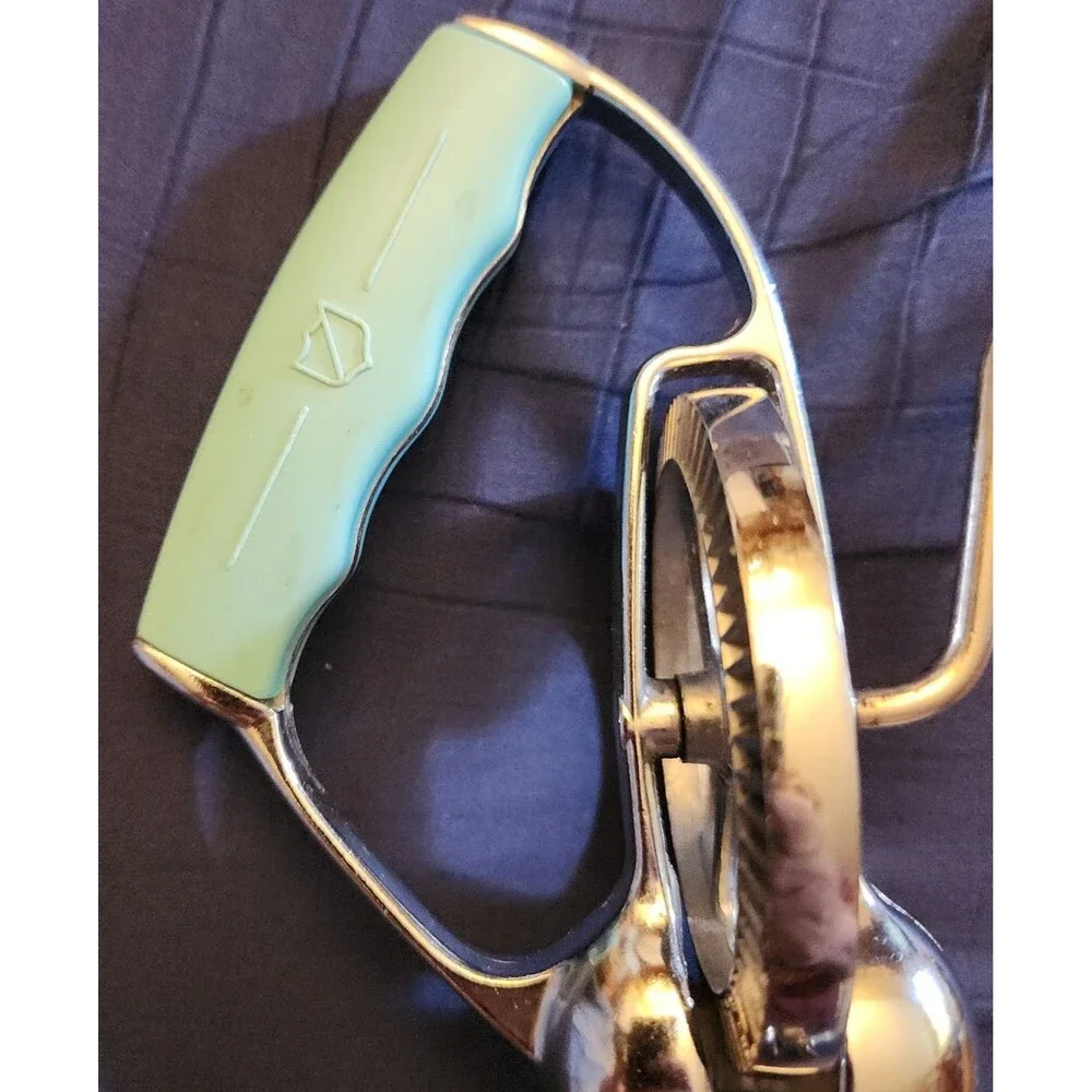 Vtg. 50s/60s Maynard Egg Beater Hand Mixer Turquoise Handles & Stainless Steel